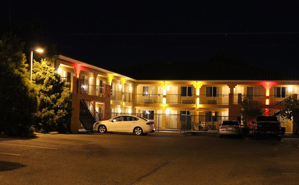 Econo Lodge Inn & Suites Lodi - Wine Country Area Exterior photo