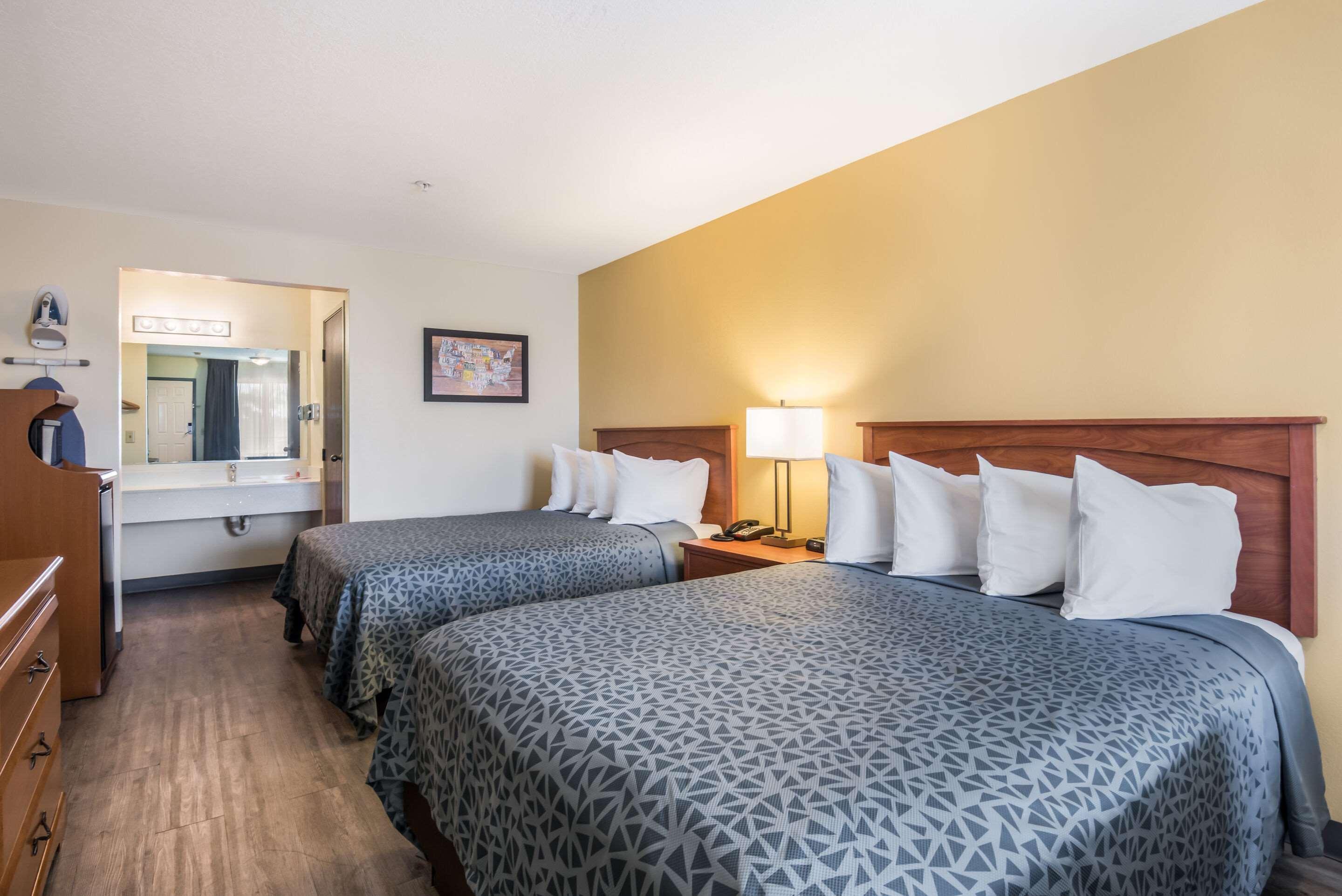 Econo Lodge Inn & Suites Lodi - Wine Country Area Exterior photo