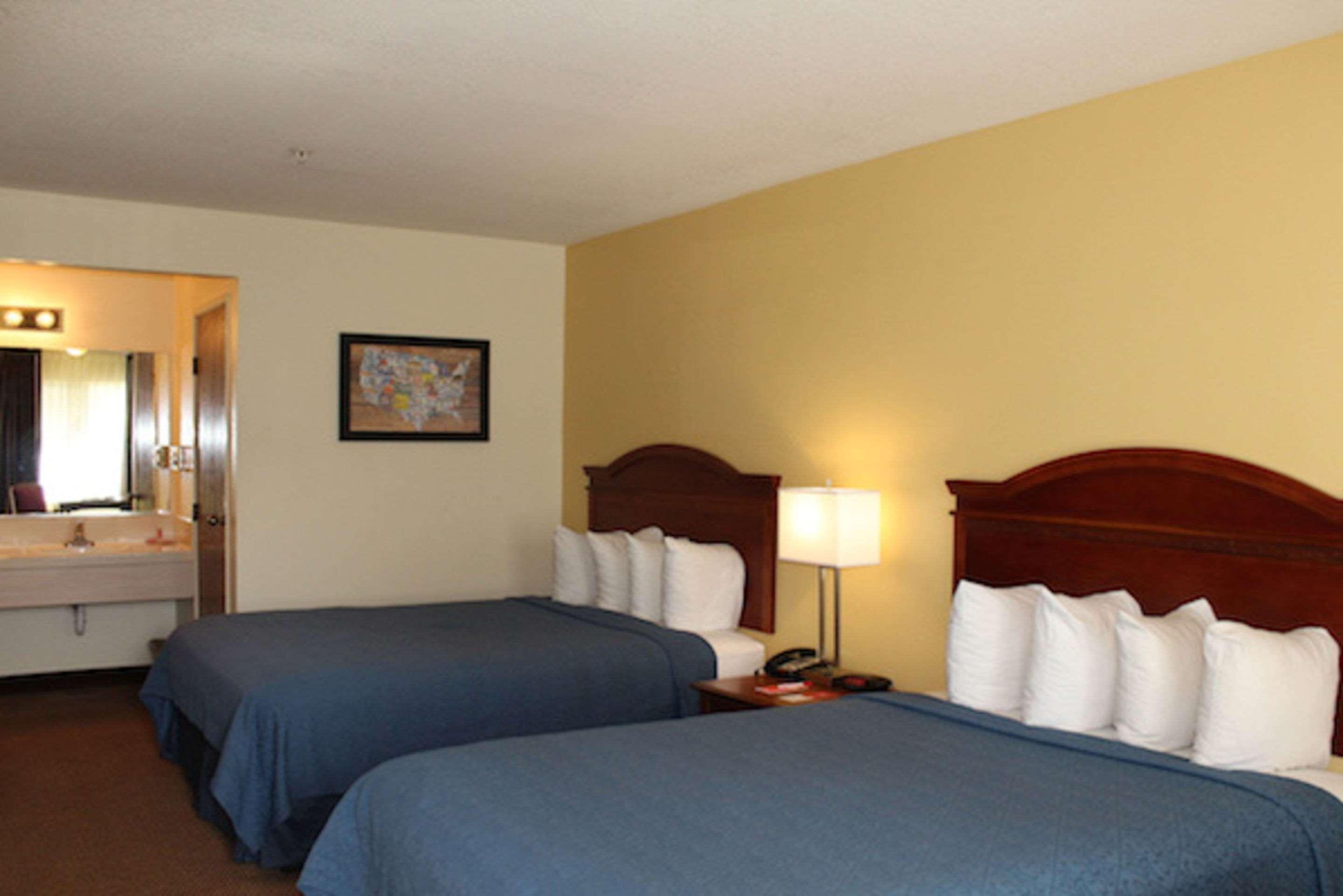 Econo Lodge Inn & Suites Lodi - Wine Country Area Exterior photo