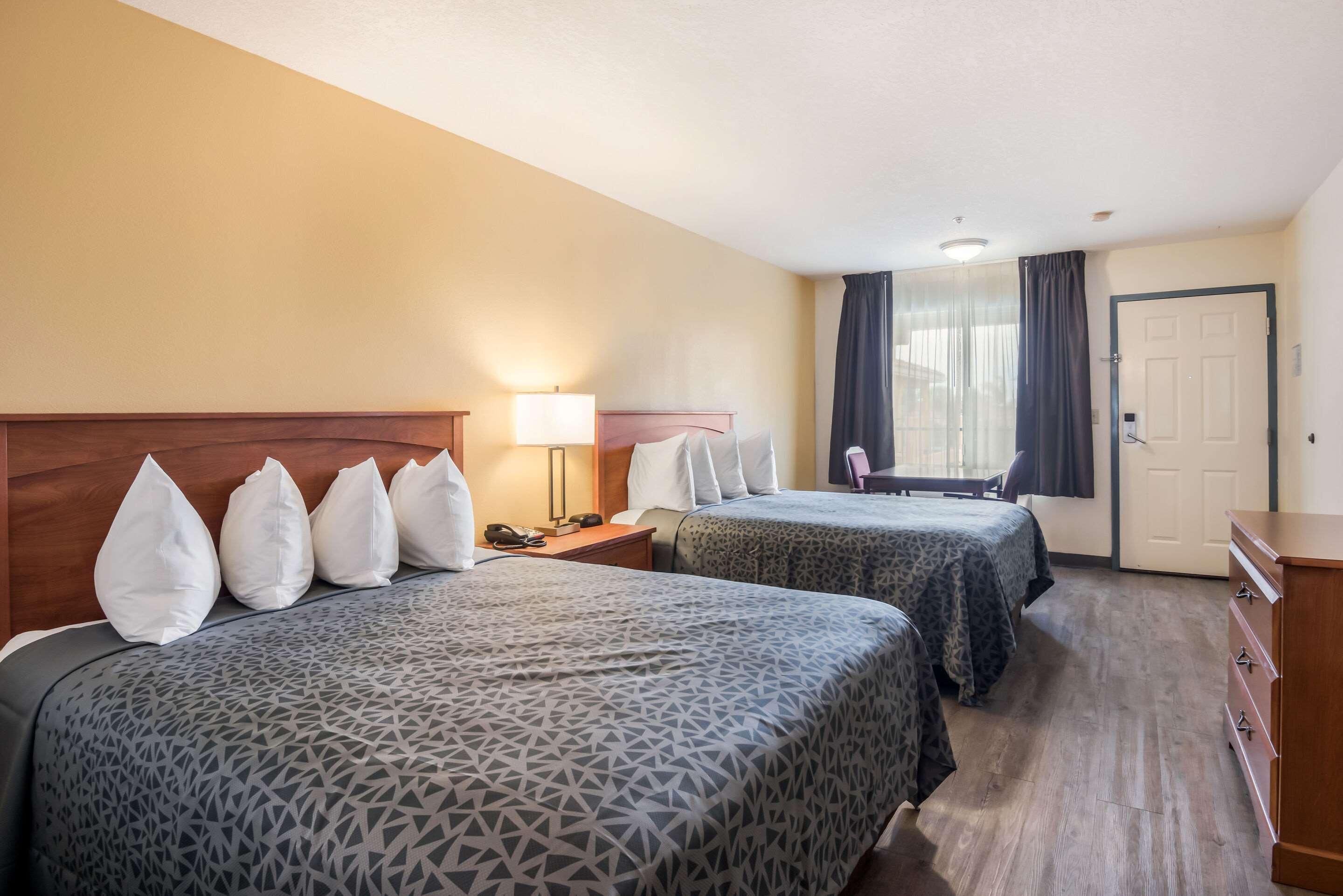 Econo Lodge Inn & Suites Lodi - Wine Country Area Exterior photo