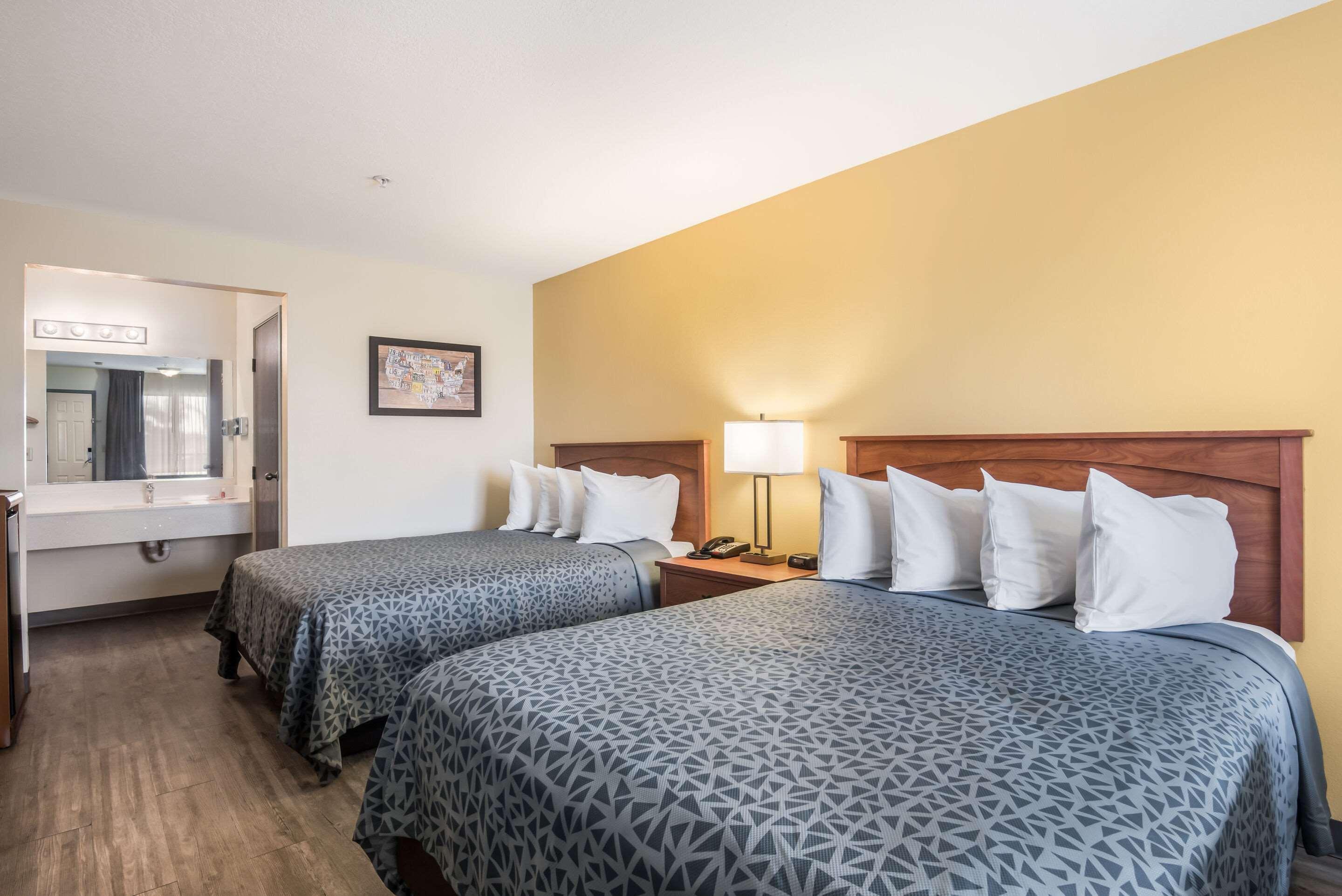 Econo Lodge Inn & Suites Lodi - Wine Country Area Exterior photo