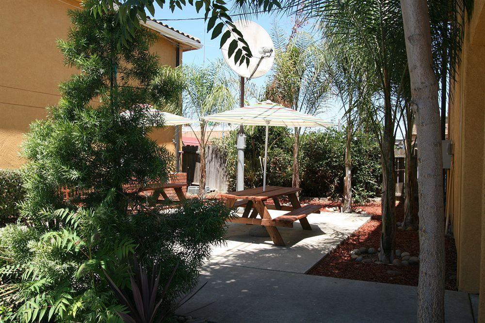 Econo Lodge Inn & Suites Lodi - Wine Country Area Exterior photo