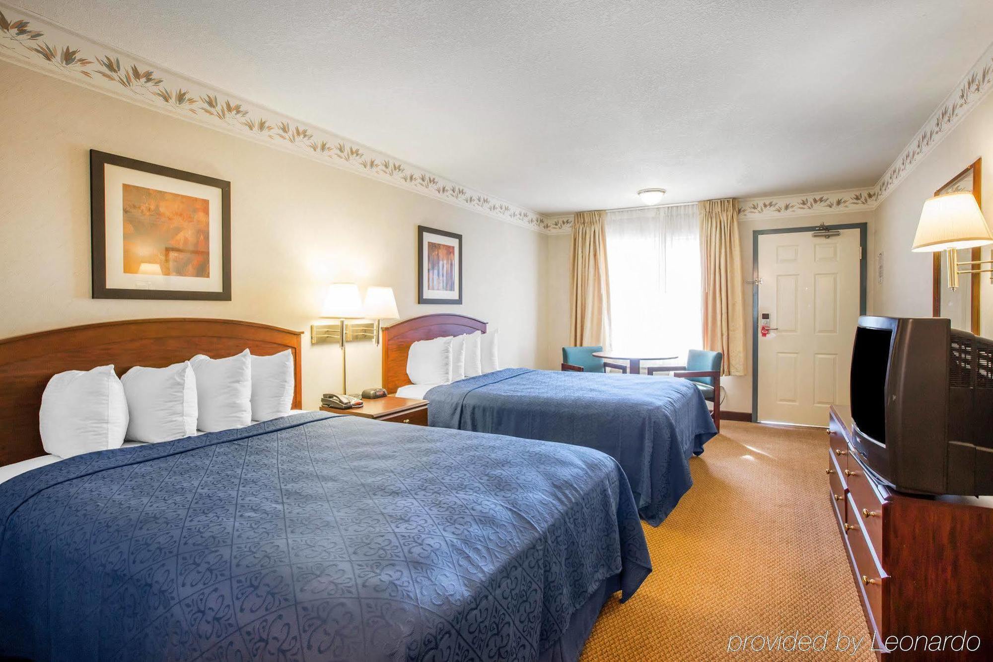 Econo Lodge Inn & Suites Lodi - Wine Country Area Exterior photo