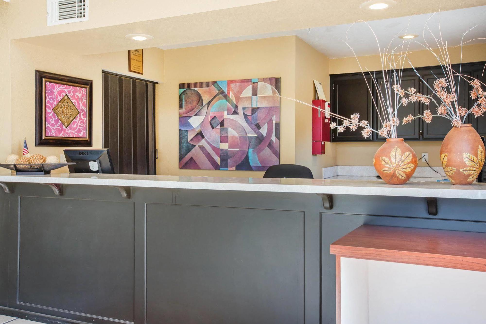 Econo Lodge Inn & Suites Lodi - Wine Country Area Exterior photo