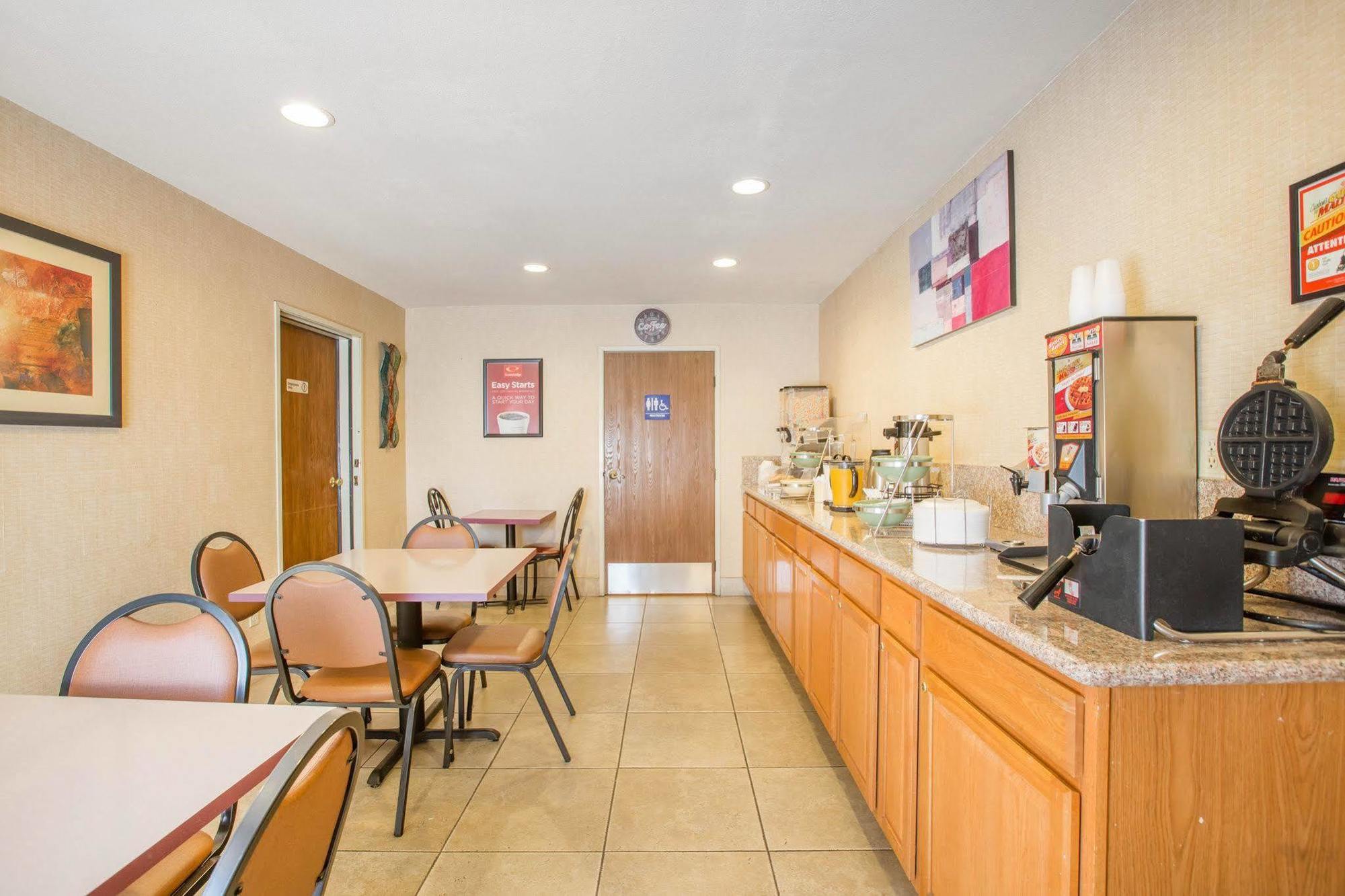 Econo Lodge Inn & Suites Lodi - Wine Country Area Exterior photo