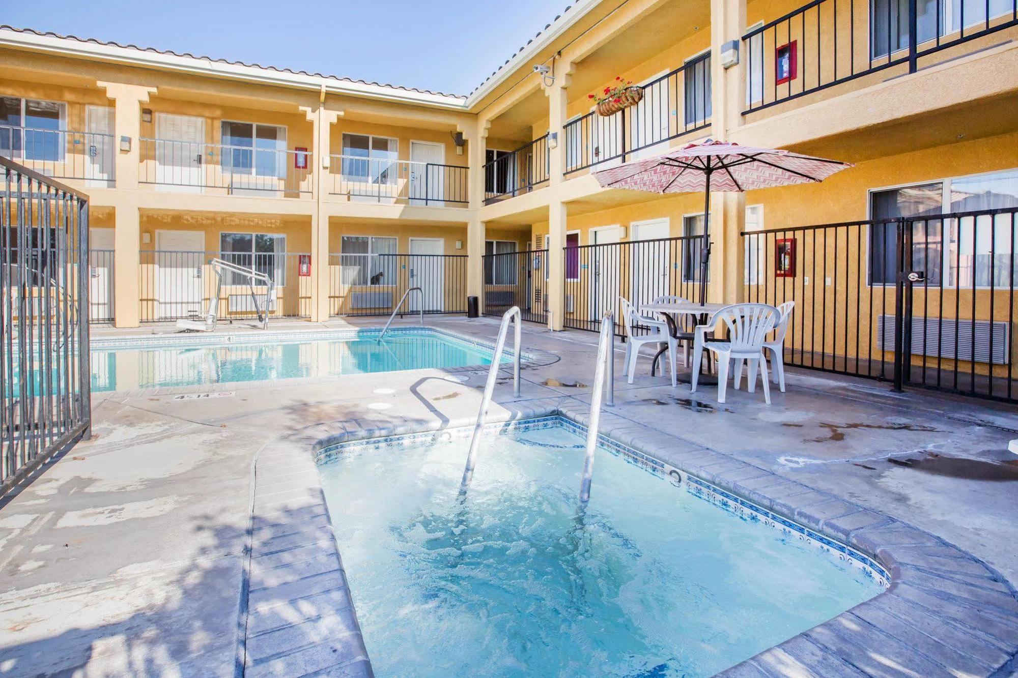 Econo Lodge Inn & Suites Lodi - Wine Country Area Exterior photo