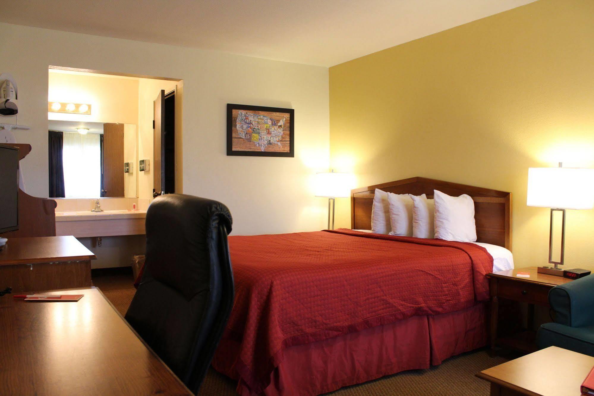 Econo Lodge Inn & Suites Lodi - Wine Country Area Exterior photo
