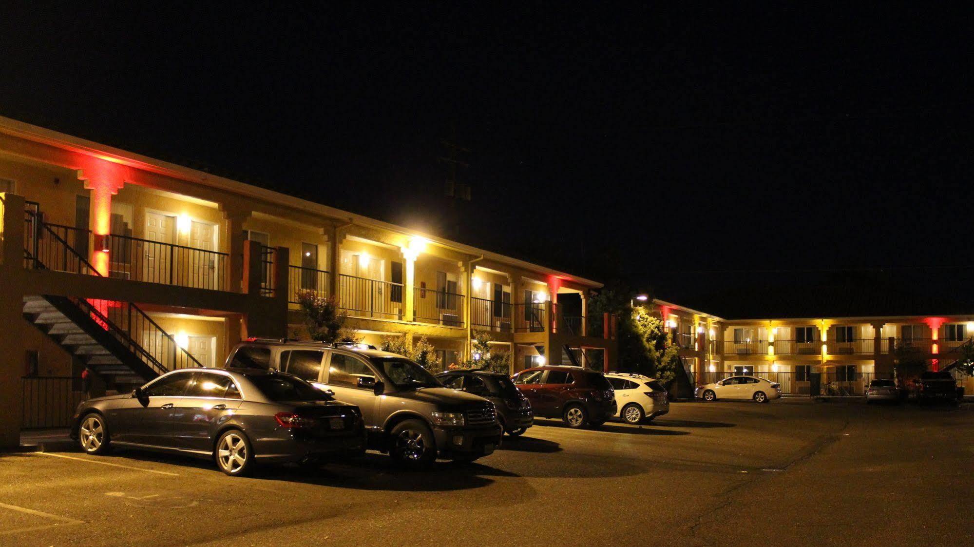 Econo Lodge Inn & Suites Lodi - Wine Country Area Exterior photo